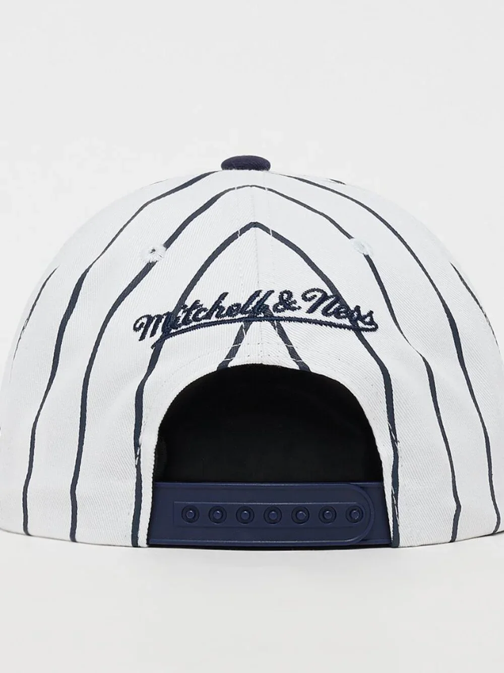 Mitchell and Ness Ncaa Retro Pinstripe Snapback Georgetown University, White